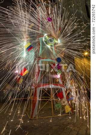 Fireworks castle with pinwheels spinning Fireworks castle with pinwheels spinning 72265742
