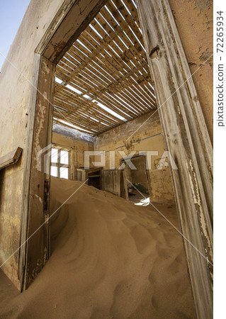Sand has invaded and taken over these rooms in Kolmanskoppe Sand has invaded and taken over these rooms in Kolmanskoppe 72265934