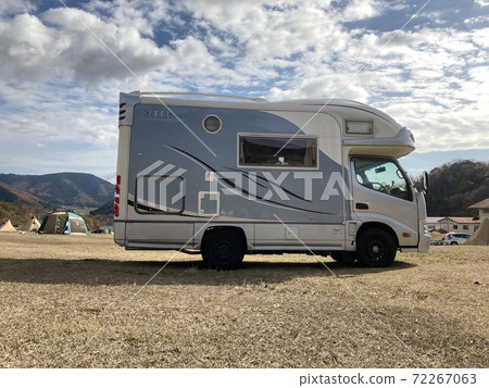Under the blue sky, take a camper to the campsite, cabcon Under the blue sky, take a camper to the campsite, cabcon 72267063