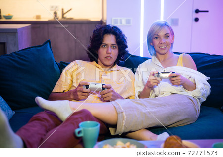 Free Photo  Boyfriend and girlfriend playing video games with