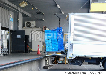 Distribution center Distribution center 72272978