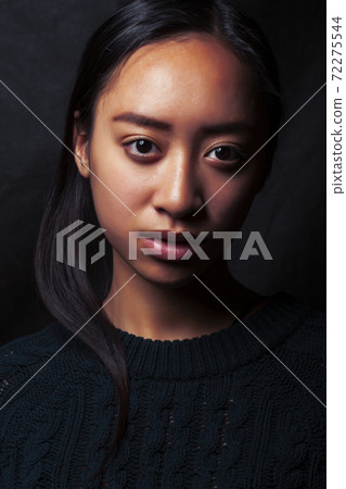 pretty young asian girl posing sensitive on black background, lifestyle people concept 72275544