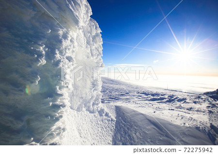 Arctic landscape with ice and sun Arctic landscape with ice and sun 72275942