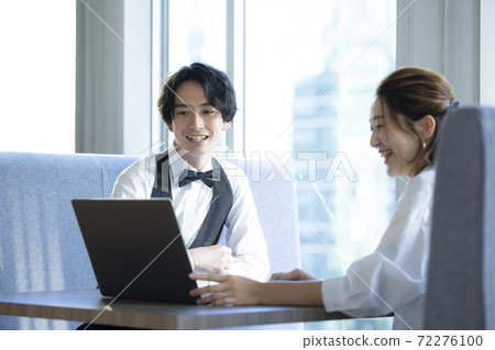 Management owner restaurant meeting 72276100