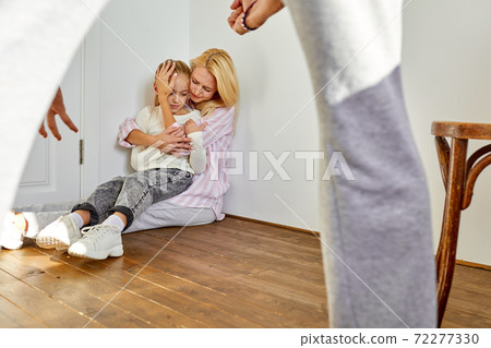family argue at home family argue at home 72277330