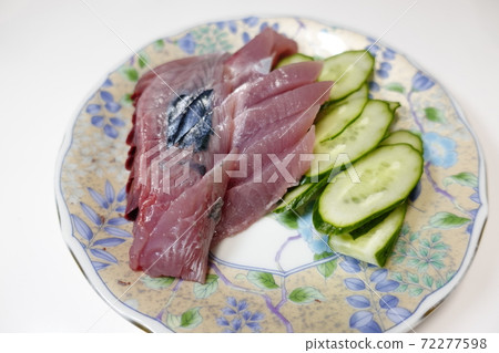 Skipjack sashimi 72277598