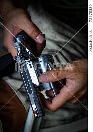 左輪手槍剩餘的子彈檢查 左輪手槍剩餘的子彈檢查 72278329