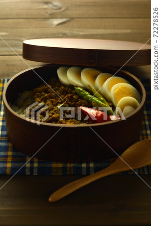 Dry curry box lunch Dry curry box lunch 72278526