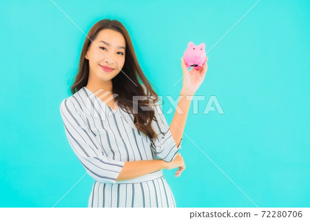 Portrait beautiful young asian woman with piggybank for save cash or money Portrait beautiful young asian woman with piggybank for save cash or money 72280706