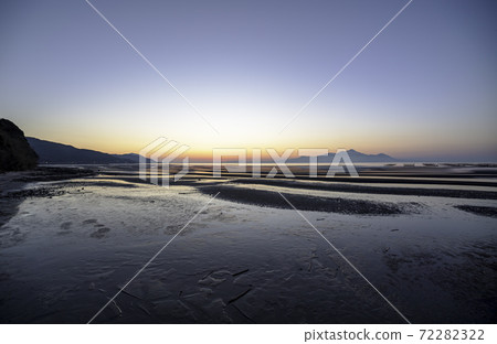 Sunset scenery of Mikoshi Coast, which was selected as one of the 100 best sunsets in the Ariake Sea in Kumamoto Prefecture Sunset scenery of Mikoshi Coast, which was selected as one of the 100 best sunsets in the Ariake Sea in Kumamoto Prefecture 72282322