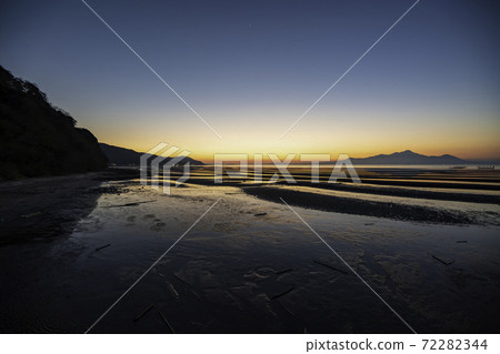 被選為熊本縣有明海百佳日落之一的三越海岸的日落美景 被選為熊本縣有明海百佳日落之一的三越海岸的日落美景 72282344