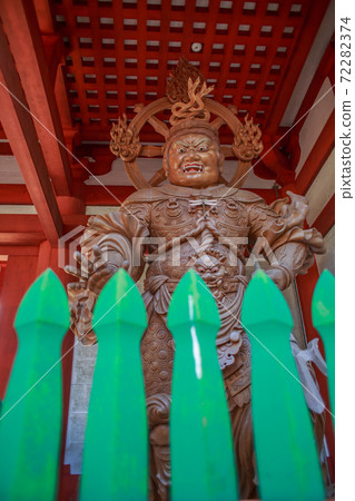 高野三丹神明中門四個天王雕像“ Masuchoten” 高野三丹神明中門四個天王雕像“ Masuchoten” 72282374