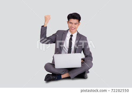 Young asian business man sitting work on laptop computer to internet online isolated. 72282550