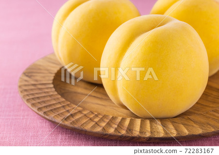 Golden peach 72283167
