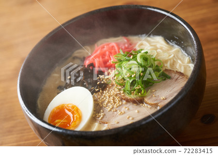 Hakata-style tonkotsu ramen Hakata-style tonkotsu ramen 72283415