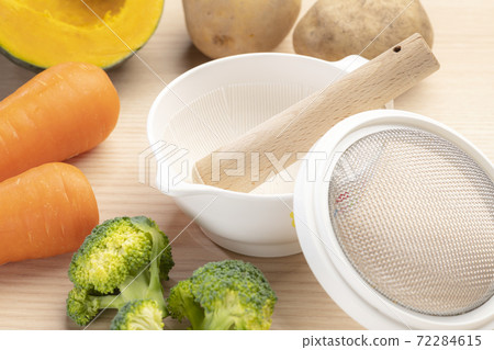 Making baby food for the first time 72284615