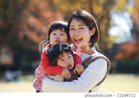 Smile parent and child Smile parent and child 72284712