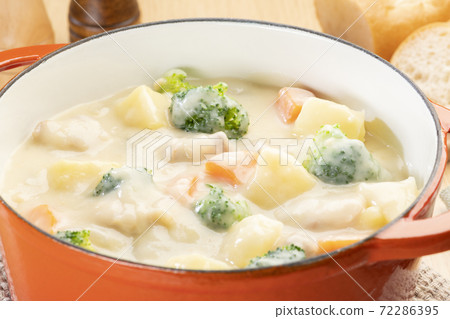 Warm cream stew 72286395