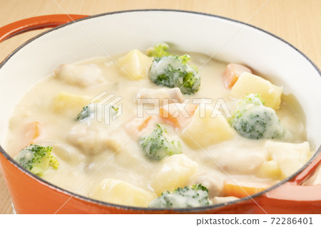 Warm cream stew 72286401