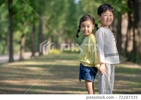 Family lifestyle love happiness 72287335