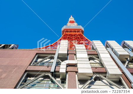 Urban scenery Blue sky and Tokyo Tower 72287354