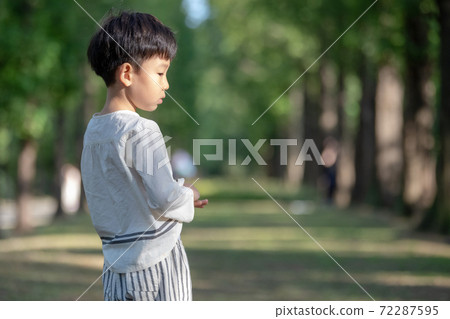 家庭生活方式的孩子 家庭生活方式的孩子 72287595
