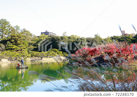 在Kuribayashi公園的秋天 72288170