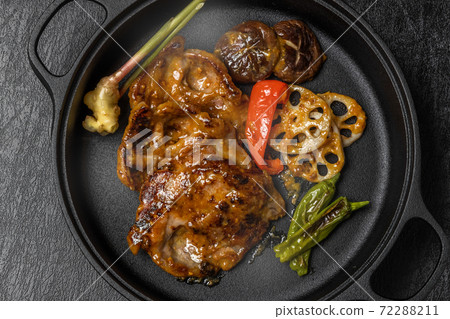 Pork steak with black pork Iron pan pork roasted meat 72288211