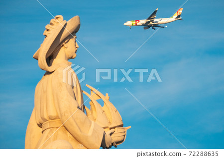 Aircraft passing behind the head of Henry The Navigator Lisbon Aircraft passing behind the head of Henry The Navigator Lisbon 72288635