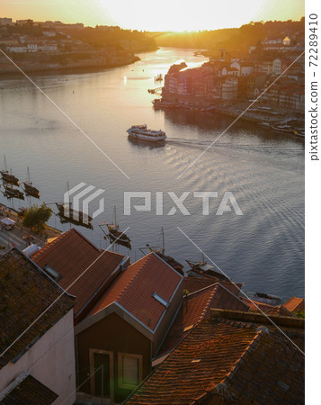 wine factories and rabelo boats of Vila Nova de Gaia in Porto wine factories and rabelo boats of Vila Nova de Gaia in Porto 72289410