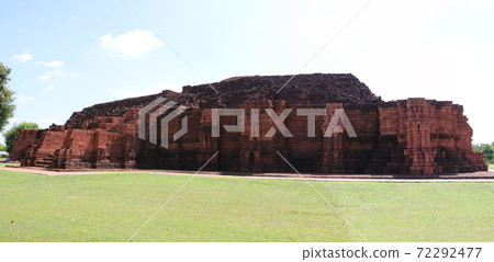 Panorama, The ruin square base of the main brick stupa of Khao Klang Nok on left side 72292477