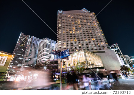 日本橫濱城市景觀,橫濱地標塔等的視圖(夜景) 日本橫濱城市景觀,橫濱地標塔等的視圖(夜景) 72293713