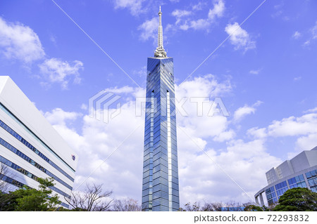 美麗的福岡塔，映襯著天空（福岡縣福岡市） 72293832