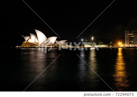 Night view of Sydney, the port city that is said to be the most beautiful in the world Night view of Sydney, the port city that is said to be the most beautiful in the world 72294073