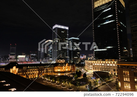 東京站在晚上 72294096