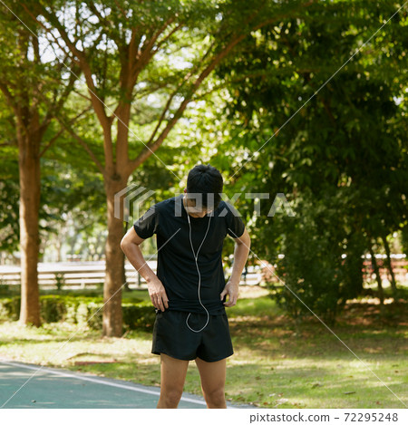 Men warming up and exercise 72295248