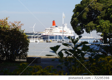 View of the cruise ship from a corner of Yamashita Park View of the cruise ship from a corner of Yamashita Park 72295398