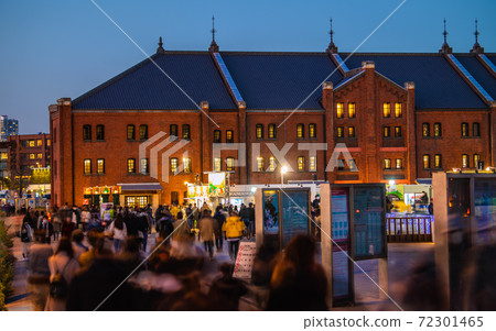 Yokohama cityscape of Japan Corona-damaged Yokohama. View of Yokohama Red Brick Warehouse. People in masks, people, people ... = December 6th 72301465