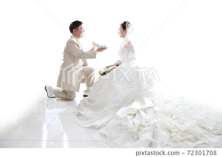 Wedding wedding photo with only photos ☆ Bride and groom Wedding wedding photo with only photos ☆ Bride and groom 72301708