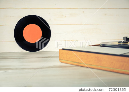 Vinyl record and old record player 72301865
