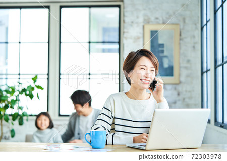 Telework middle woman Telework middle woman 72303978