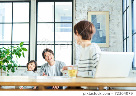 遠程辦公家庭團結 遠程辦公家庭團結 72304079