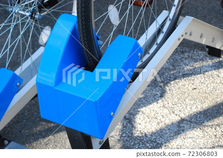 Bicycle parking space 72306803