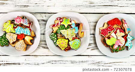 Cookies tree Christmas background with xmas food table plate 72307078