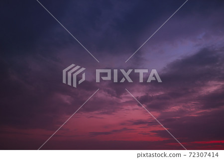 Dark red-violet sky at sunset as a backdrop Dark red-violet sky at sunset as a backdrop 72307414