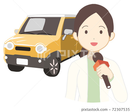 Reporter female introducing a car (no line) 72307535