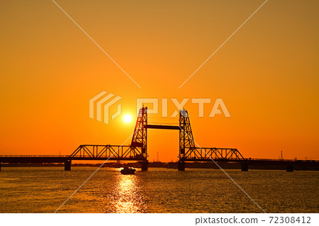 Evening view of Chikugo River Lift Bridge in Okawa City Evening view of Chikugo River Lift Bridge in Okawa City 72308412