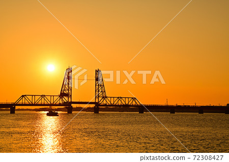 Evening view of Chikugo River Lift Bridge in Okawa City Evening view of Chikugo River Lift Bridge in Okawa City 72308427