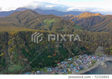 Aerial view of the mountains of Shiretoko Peninsula 72310801