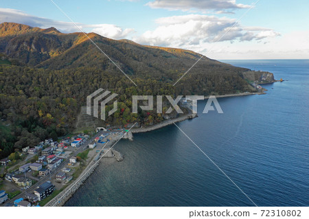 從知床半島上的蘿蘇海面之上的天空 72310802